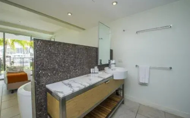 Blue On Blue Apartment 1011