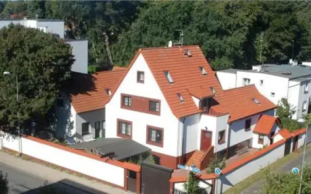 Za Murem. Hotelik. Bertman J.U.