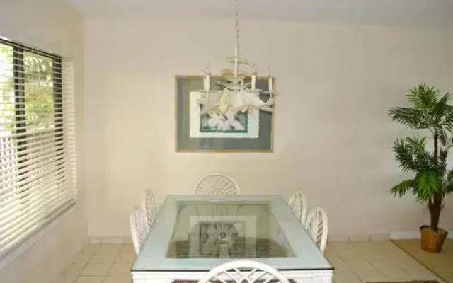 Santa Maria Harbour Resort 400