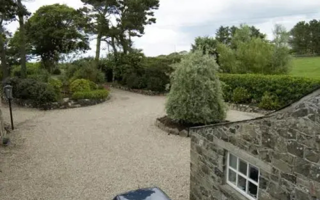 Shola Coach House