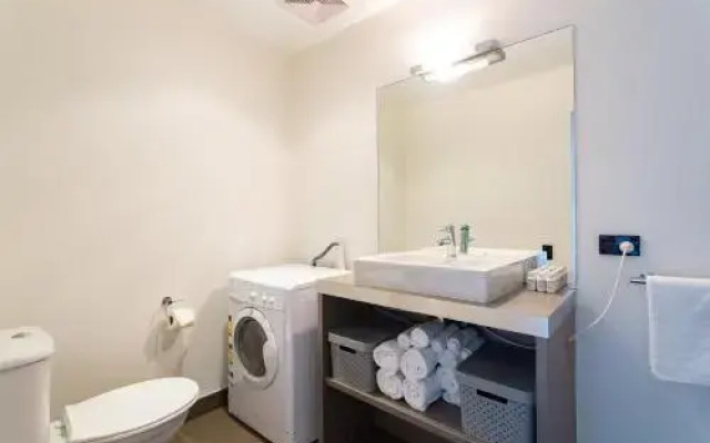 Stylish Two Bedroom Apartment With A View