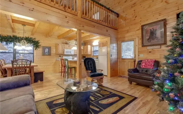 Grin and Bear It - Three Bedroom Cabin