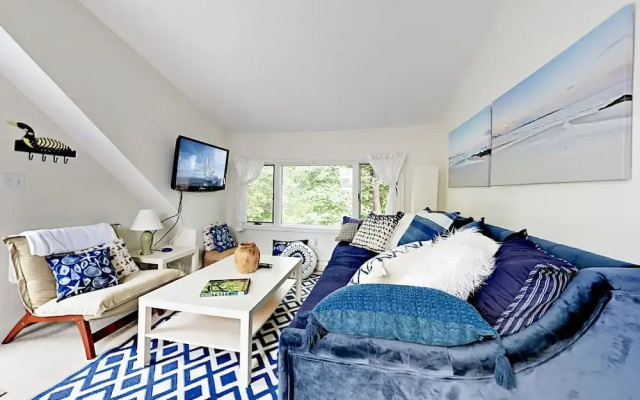 Treetop Retreat Apartment - 1 Br Apts