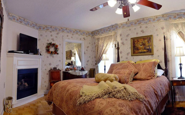 1862 Seasons on Main B&B