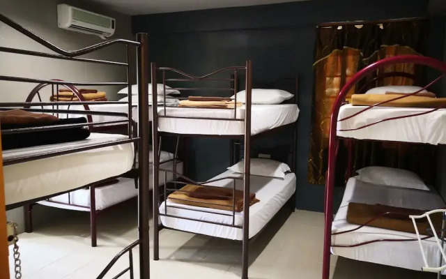 Riverbank Dungun Guesthouse & Cafe