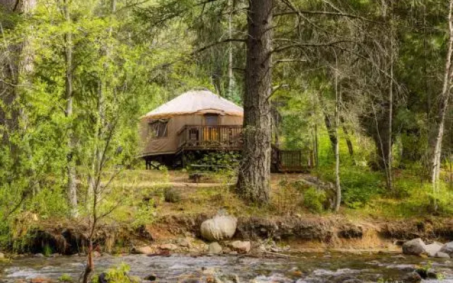 Yosemite Lakes River Yurt 22