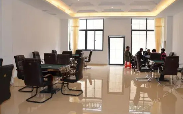 Dream Plus Apart Hotel & Youth Hostel