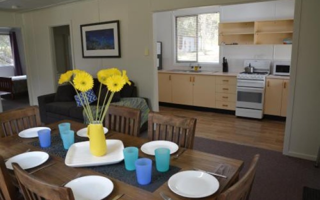 Robinsons Cabin – Guest Rooms – Boorook