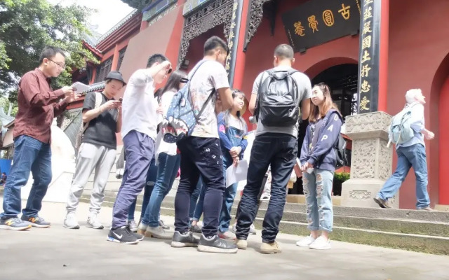 Chengdu Lazybones Lounge Hostel (Tianfu Square)