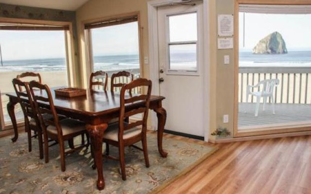 Ocean Waves 1 - 4 Br home by RedAwning