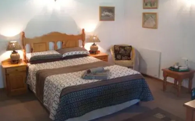 Oaktree Lodge Guest House