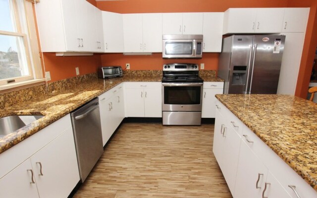 Atlantic Paws - 6 Br Home