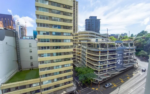 Zodiak's Apartment close to Sky Tower