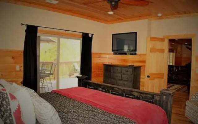 Bearmont Lodge Mtn Views