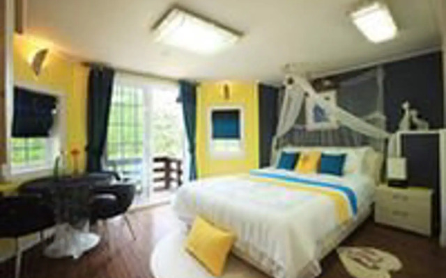 Hongcheon Gogh and Sunflower Pension