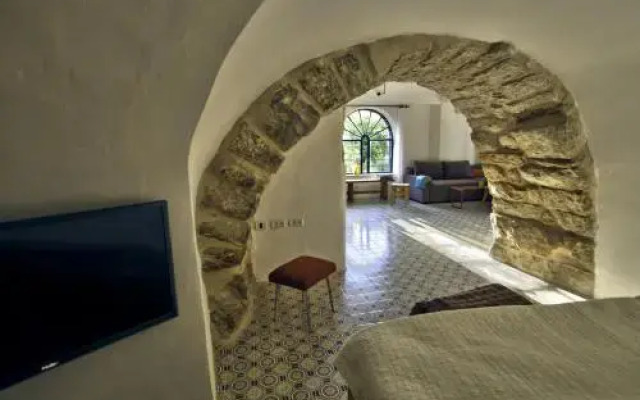 The Nest- romantic vacation home// Ein Kerem, Jerusalem