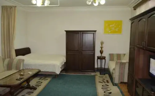 Saryan Street Studio Apartment