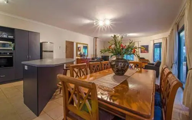 Yallingup pet friendly Bush retreat