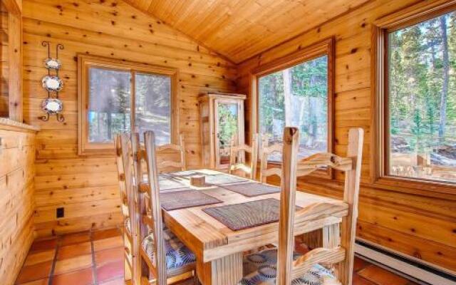 Chalet de Neige Boreas Pass by Pinnacle Lodging