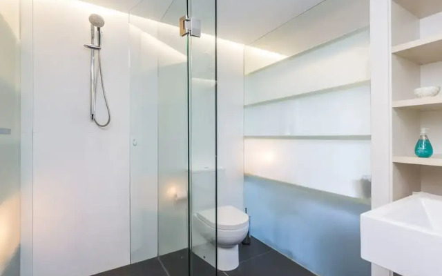 1 Bedroom Apt With Parking Walk to ANU
