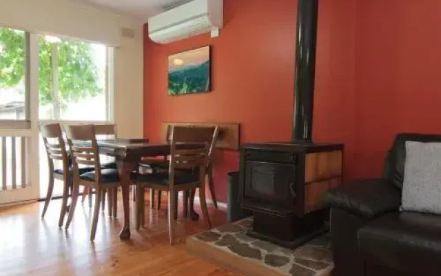 36 Bakers Gully Rd, Bright