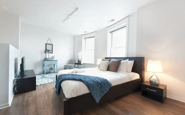 Classic South Loop Suites by Sonder