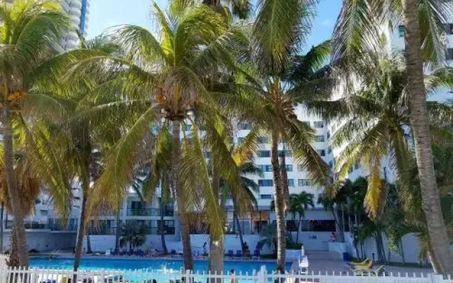 Miami Beach Suncoast Apartment III