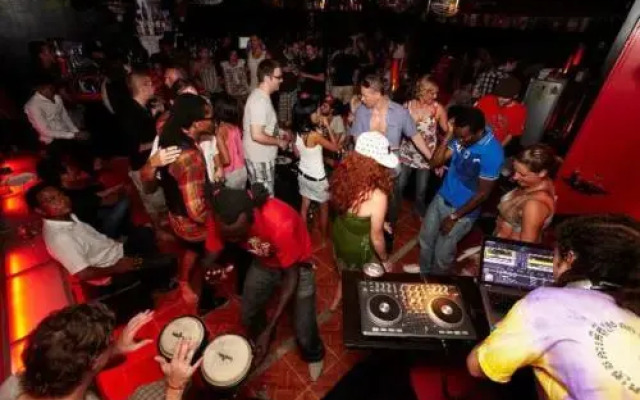 Top Banana Guesthouse & Rooftop Bar