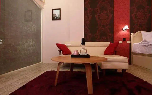 Avril Home