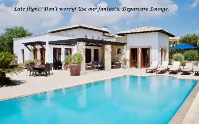 4 bedroom Villa Galinios with large private pool, Aphrodite Hills Resort