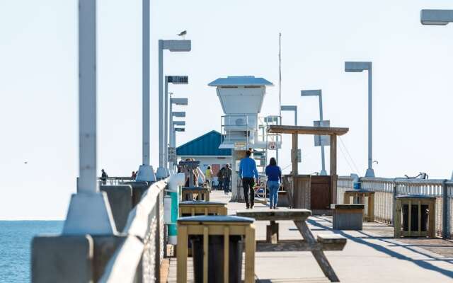 Pelican Isle 510 by RedAwning