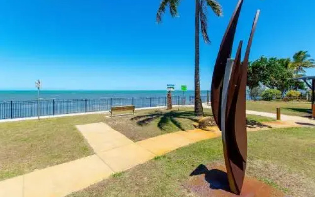 Spectacular Unit Overlooking Pumicestone Passage - Welsby Pde, Bongaree