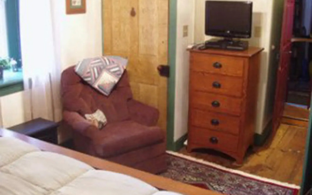 Historic Schoeneck Hotel B&B