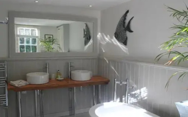Tide House Seaside Holiday Cottage