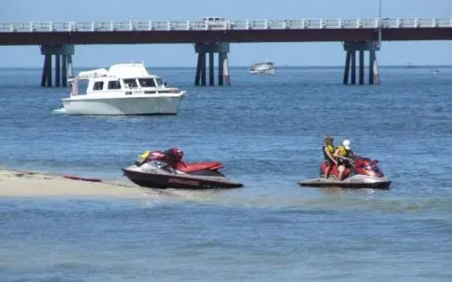 Close to Water, Restaurants and Clubs, Toorbul St, Bongaree