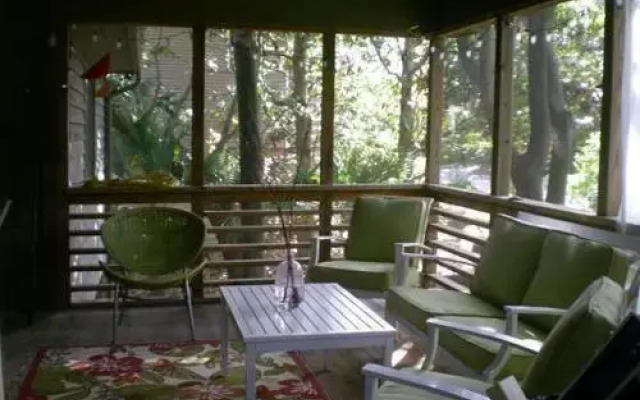 306 W Cooper-Cozy Cabana