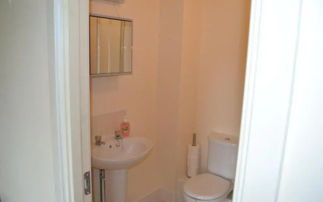 Bradogue Court Apartment