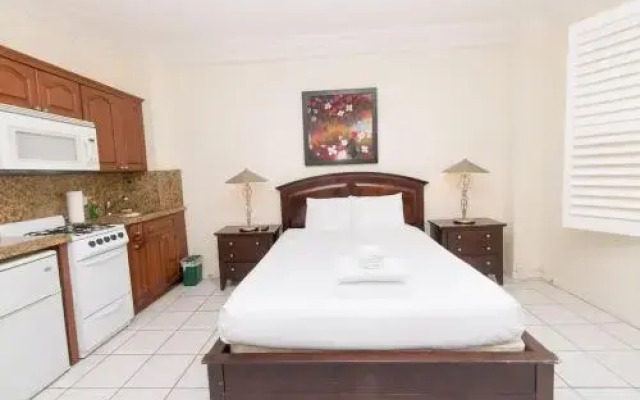 589 Hollywood Beach Studio