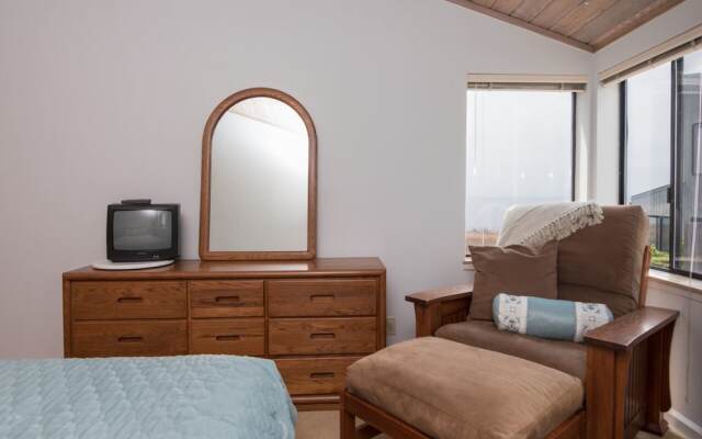 Seafront 3 Br home by RedAwning