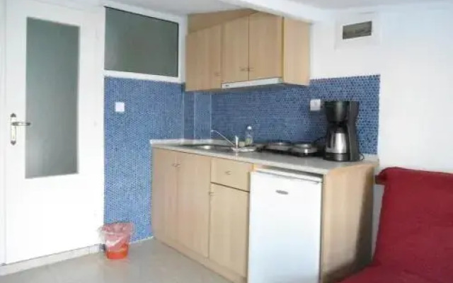 Leonidas Apartments