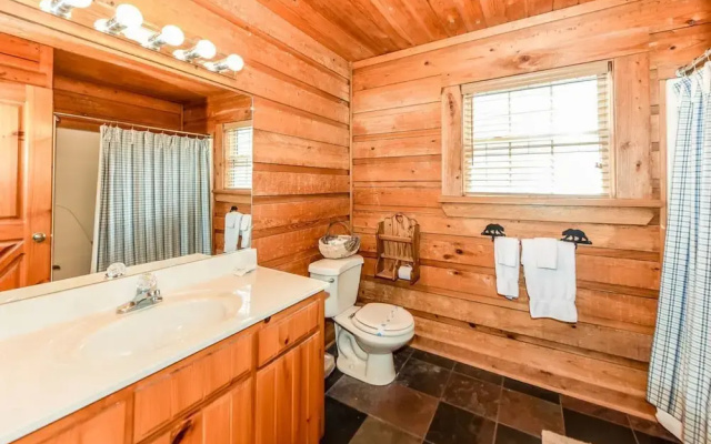 Tranquility - 4 Br home by RedAwning