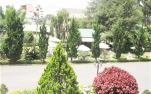 Lavy Hotel