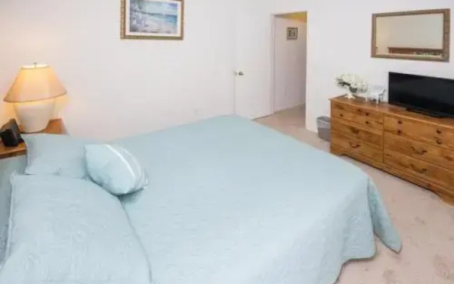 Sarah's Hampton Lakes Villa *