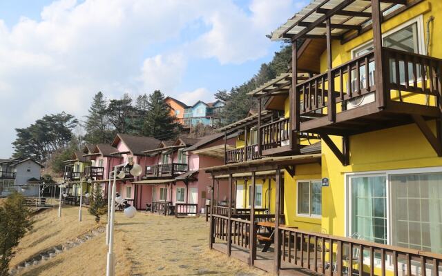 Danyang Mountain Pension