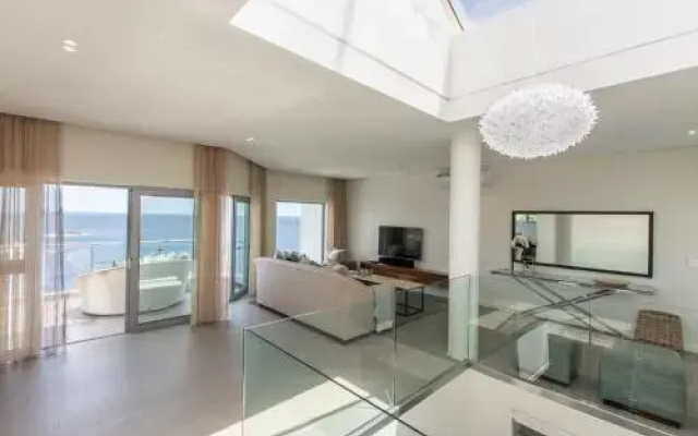 62 Camps Bay