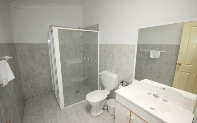 Twin Seasons 4 - Lake and Mountain Views