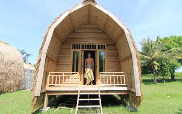 Layar Beach Bungalow
