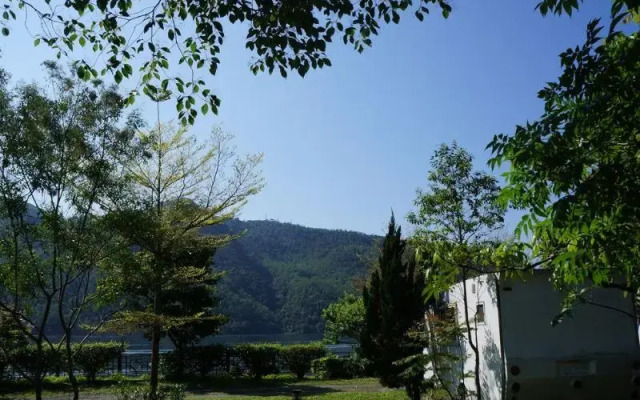Lake-House Resort