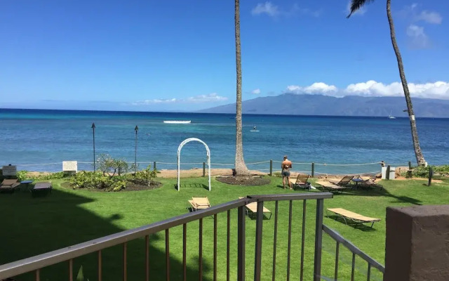 Royal Kahana 104 by RedAwning