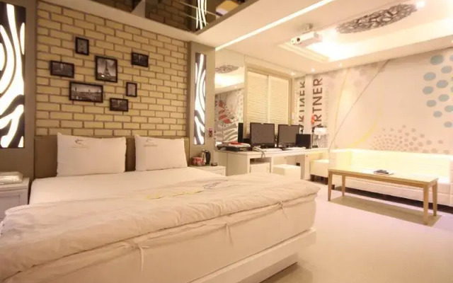 Gumi Anytel Motel